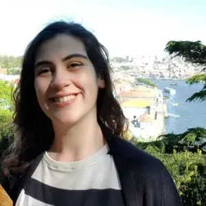 Babysitter com formação e experiência