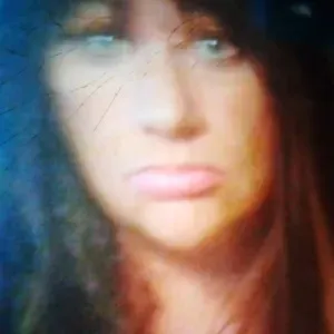 ena di energia allegra e senza impegni familiari..quindi dis