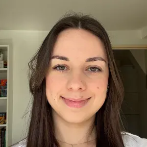 Baby-sitter de confiance - étudiante en master MEEF