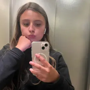 Je suis à l'écoute, patiente et j'adore les enfants 