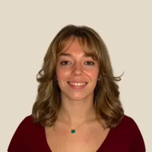 Disponible pour garder vos enfants.