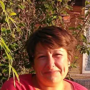 recherche une femme ou Homme qui prend les chèques CESU 