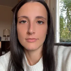 Assistente all'infanzia dolce e paziente 