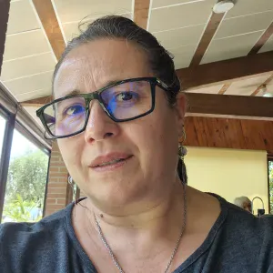 Cercasi pet sitther per  pappagalli 