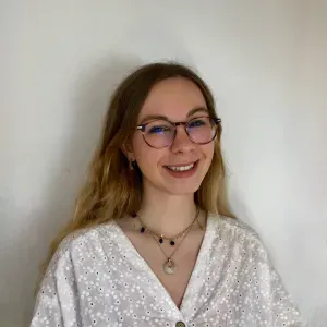 Étudiante en master propose soutien et garde d'enfants