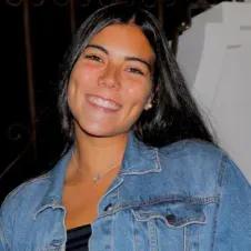 Babysitter divertida que cria momentos de qualidade 