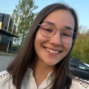 Baby-sitter à la recherche de ses premiers compagnons 