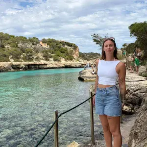 🌼 Baby sitter disponible autour de Vendôme et Blois 🌼