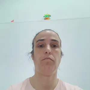 Cuidar de idosos e limpar a casa