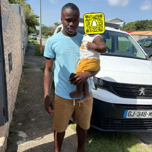 Bonjour je m'appelle Eric 18  ans