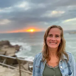 Cuidadora de crianças, desde bebé até adolescência 