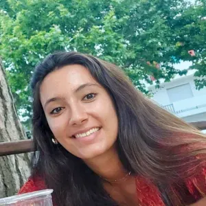 Baby-Sitter étudiante disponible dès 17h à Angers !!