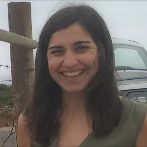 Disponível para cuidar de crianças