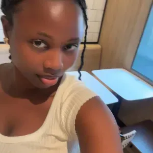 Niñera confiable disponible para cuidar a tus pequeños