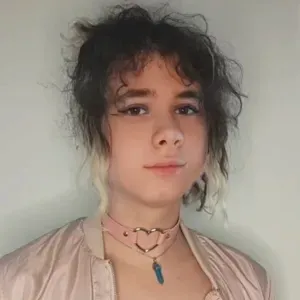 Baby-sitteuse parisienne douce créative et joyeuse ✌️