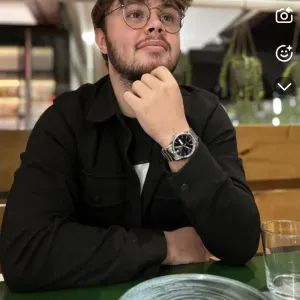 Aide soignants travaillant dans un servive avec des enfants 