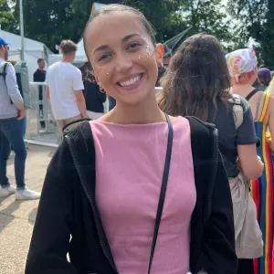 Baby-sitter disponible à Amiens Sud!