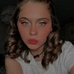 Mi chiamo Emily ho 22 cerco lavoro 