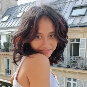 Baby-sitter sérieuse, 17 ans Située dans Paris!