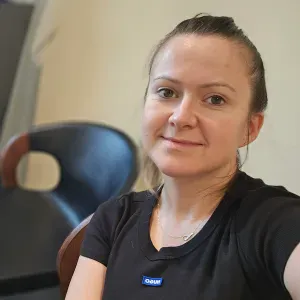 Mitfühlende Pflegekraft sicht Job