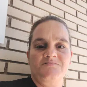 Empregada de limpeza de condomínios com experiência 