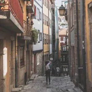 Job offer for a housekeeper in Porto