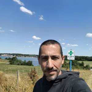 Pet-sitter et promeneur de chiens à domicile