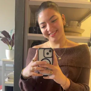 Baby-sitter qui cherche un job pour financer mes études 