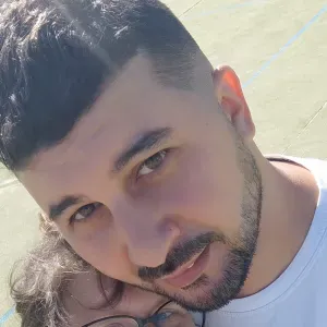 Agent  d entretien et laveur de vitre qualifier