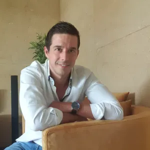 Estou à procura de uma babysitter perto de mim