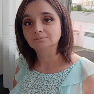 Empregada de limpeza responsável no porto
