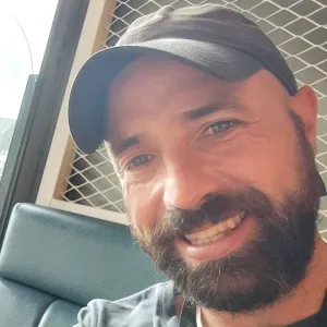 Homme d'entretien référence à l'appui 