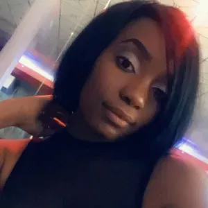 Empregada de limpeza responsável e pontual.