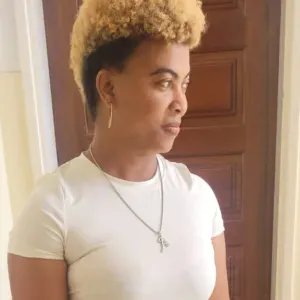 Empregada de limpeza responsável 100%