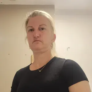 Femme de ménage aide au course