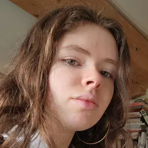 Jeune étudiante en deuxième année de prépa littéraire.