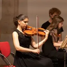 Empregada de Limpeza Com Referências