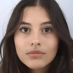 disponible pour garder vos enfants ;)