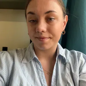 Baby-sitter de confiance, douce et créative