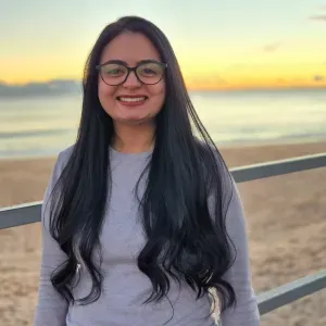 Babysitter com experiência em cuidar.