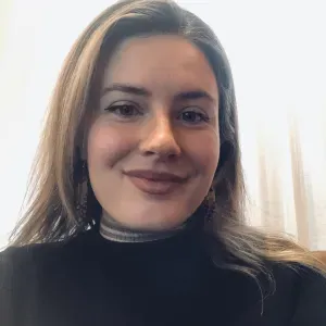 English speaking babysitter available for fun activities 