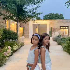 Busco cuidadora de niños en Marbella, para 1 mes.  interna