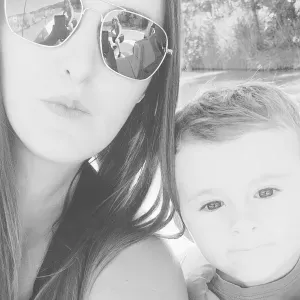 Femme de ménage sur là côtière 