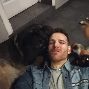 Bonjour, je cherche un garde chien du 22/07 au 26/07