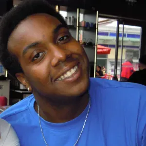 Baby-sitter/aide au devoir à Lyon!