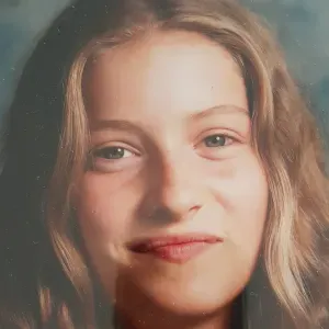 Lycéenne donne cours primaire - collège.