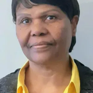  Acompanhante de idosa não  acamada.