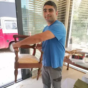 Offerta di lavoro per babysitter – assistenza all'infan...