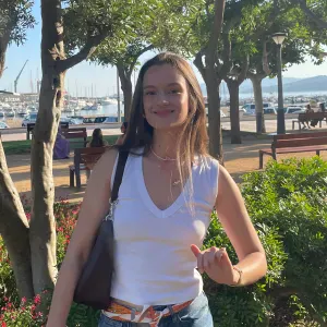 Baby-sitter très disponible à Elancourt !