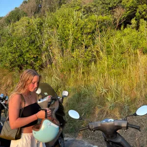 Baby expérimentée aux alentours de bois colombes